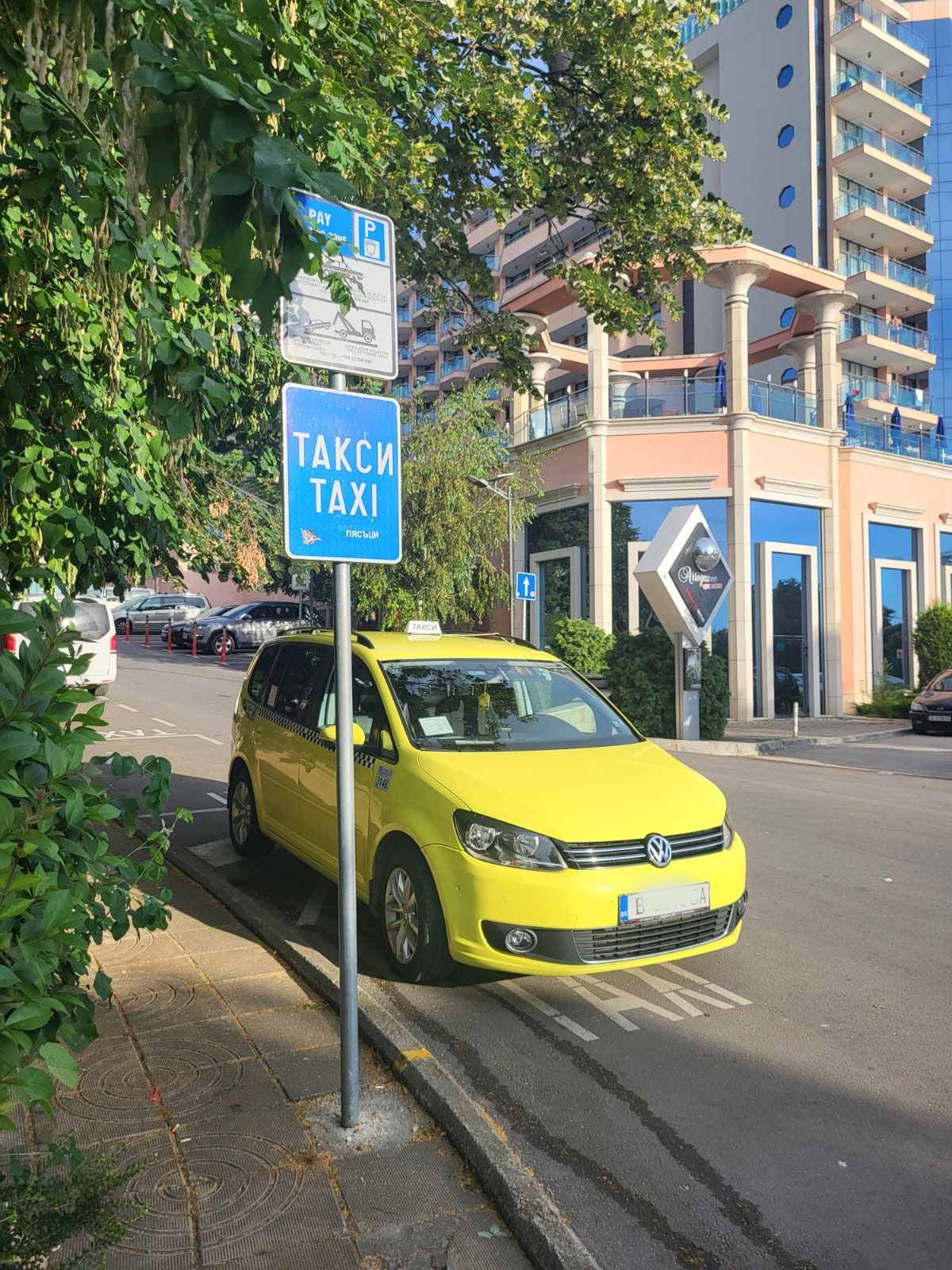 Our day-time driver Niko with a yellow Taxi Volkswagen Touran